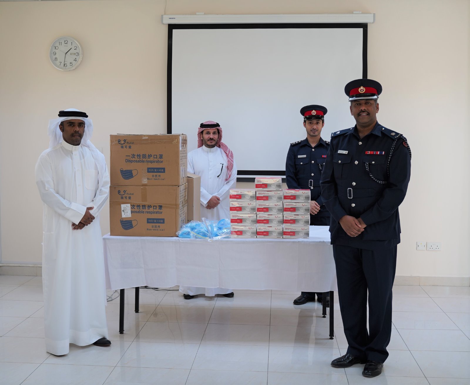 Southern Governorate Delivers 2,750 Facemasks to Southern Governorate Police Directorate